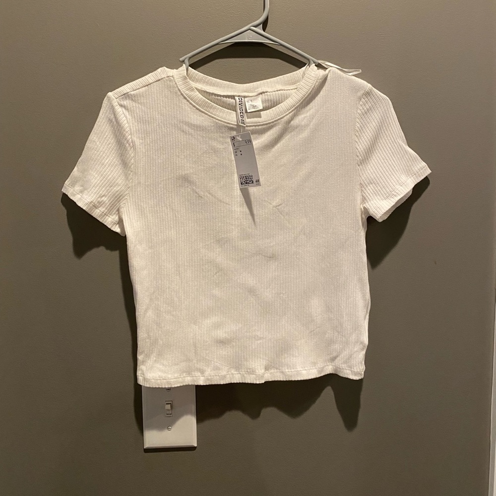 H&M cropped shirt. NWT size Medium